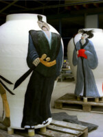 ´In het jaar van de Haas - 1999´, links: Samoerai, rechts: Geisha´s tijdens olieverfbeschildering bij Royal Goedewaagen, Nieuw Buinen, augustus ´99